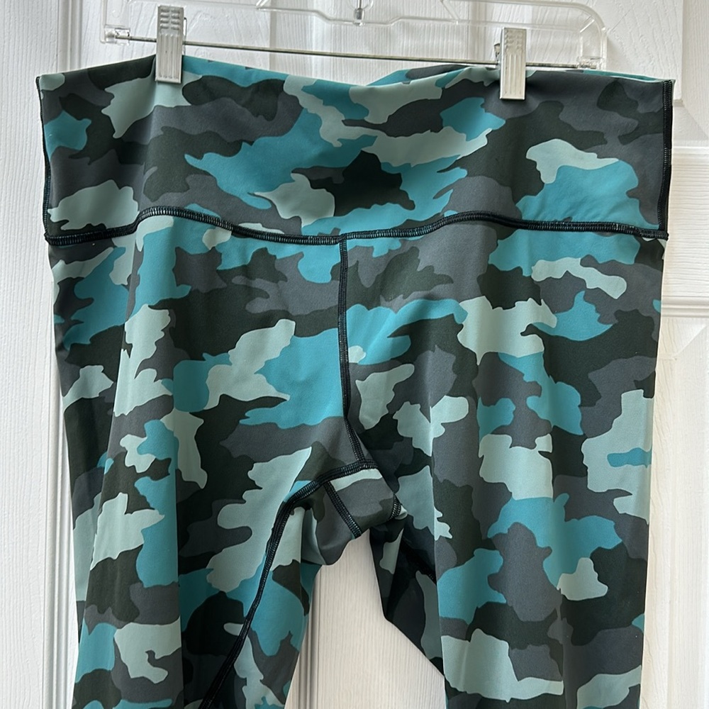 LIKE NEW! Lululemon Wunder Under High-Rise Tight 25" Camo - Picture 7 of 16
